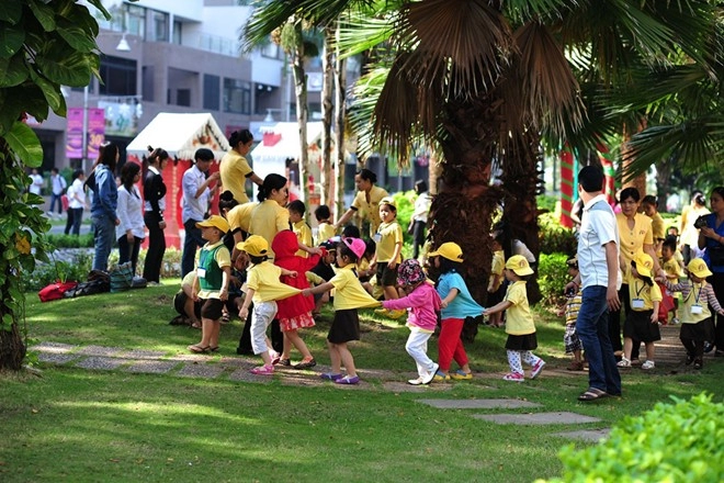 Nhộn nhịp đón giáng sinh tại khu kênh đào