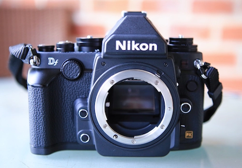 Nikon ra máy ảnh cho những cụ ông thích retro