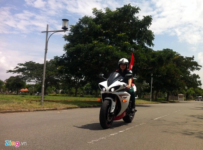 Nữ biker 9x cưỡi kawasaki z1000 dẫn đoàn cưới tập thể tại sài gòn
