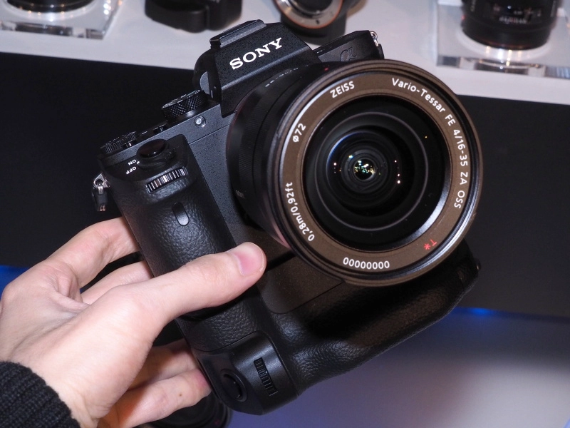 So sánh kích cỡ thực tế giữa sony a7 ii và a7