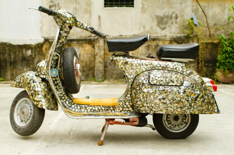 Vespa cổ super ốp xà cừ