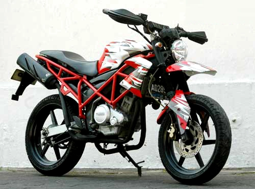 Yamaha fz150i độ theo phong cách ducati hypermotard