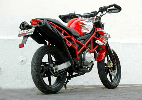 Yamaha fz150i độ theo phong cách ducati hypermotard