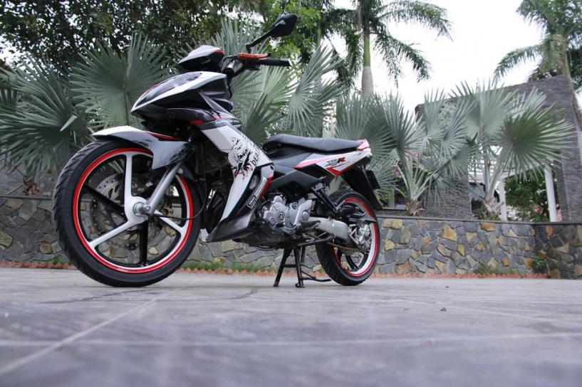 Yamaha x1r chói lòa dưới nắng