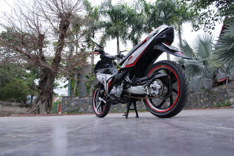 Yamaha x1r chói lòa dưới nắng