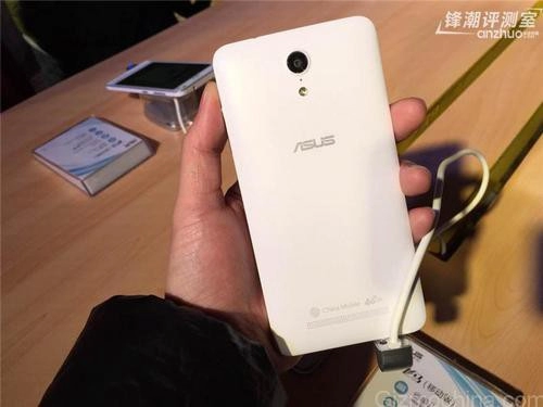 Asus công bố smartphone giá rẻ pegasus x002