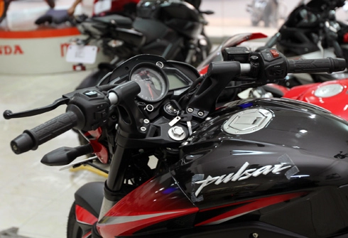 Bajaj pulsar 200ns mẫu xe mô tô giá rẽ chỉ 80 triệu đồng tại vn