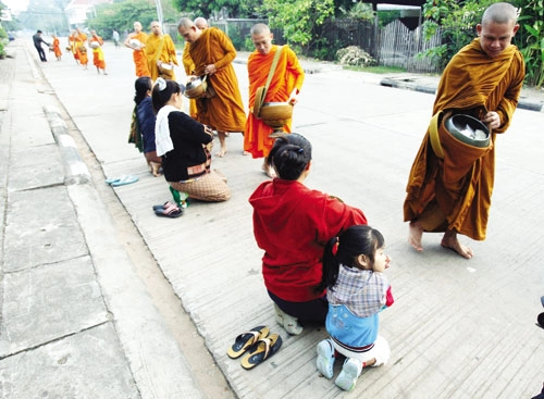 Bạn sẽ làm gì khi đến thành phố mặt trăng viêng chăn