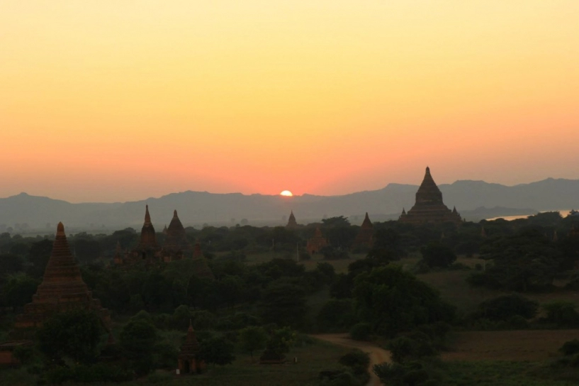 Bình minh trên miền đất phật bagan