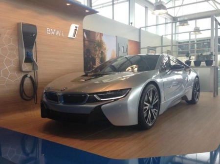 Bmw i8 đang gây bất ngờ lớn trên ebay