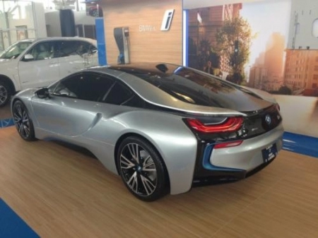 Bmw i8 đang gây bất ngờ lớn trên ebay