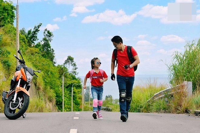 Bộ ảnh đáng yêu giữa bố và con gái cùng đi phượt trên chiếc môtô của kawasaki