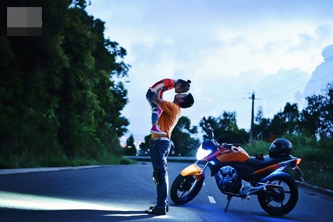 Bộ ảnh đáng yêu giữa bố và con gái cùng đi phượt trên chiếc môtô của kawasaki