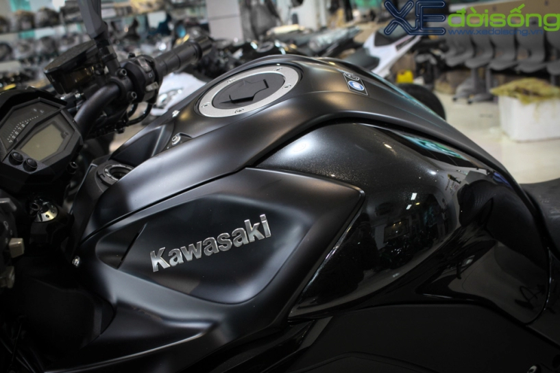 Cận cảnh kawasaki z1000 2015 màu đen đầu tiên tại hà nội