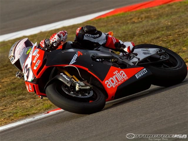 Chùm ảnh aprilia racing rsv4r world superbike