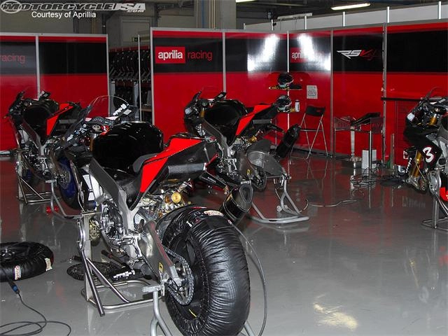 Chùm ảnh aprilia racing rsv4r world superbike