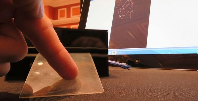 Clearohm biến mọi bề mặt thành touchpad cảm ứng
