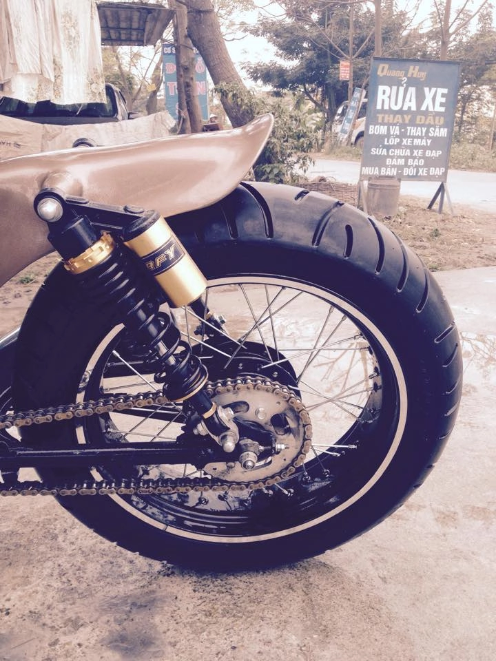 Cub độ bobber với 2 pô cực phong cách