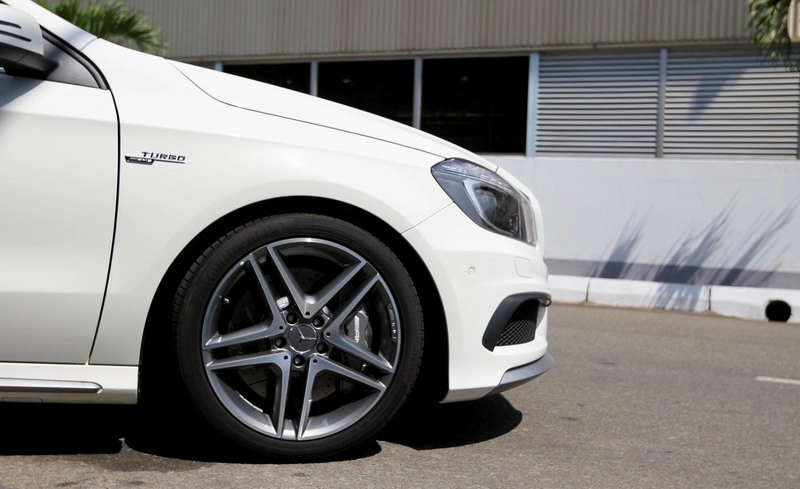 Diện kiến mercedes-benz a45 amg đầu tiên ở sài gòn