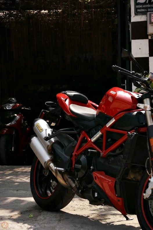 Ducati 848 streetfighter kiêu hãnh trên phố