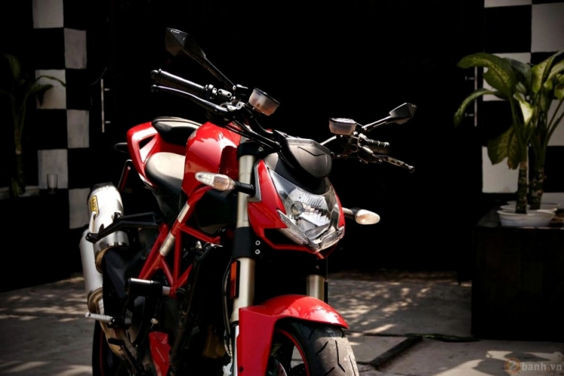 Ducati 848 streetfighter kiêu hãnh trên phố