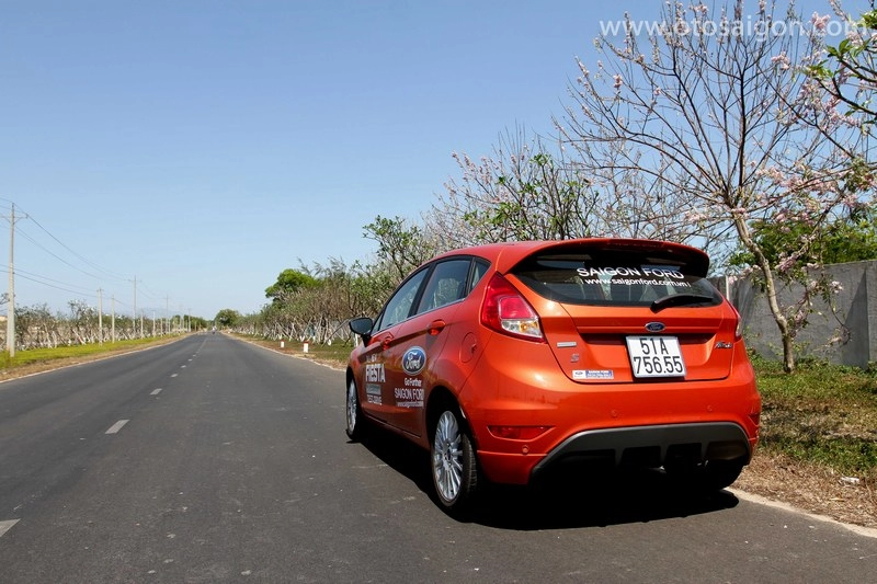 Ford fiesta ecoboost động cơ 3 xi-lanh