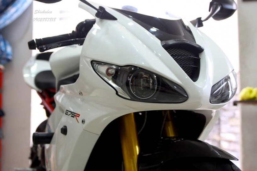 Hàng hiếm triumph daytona 675r lên đồ chơi bạo lực ở sài gòn