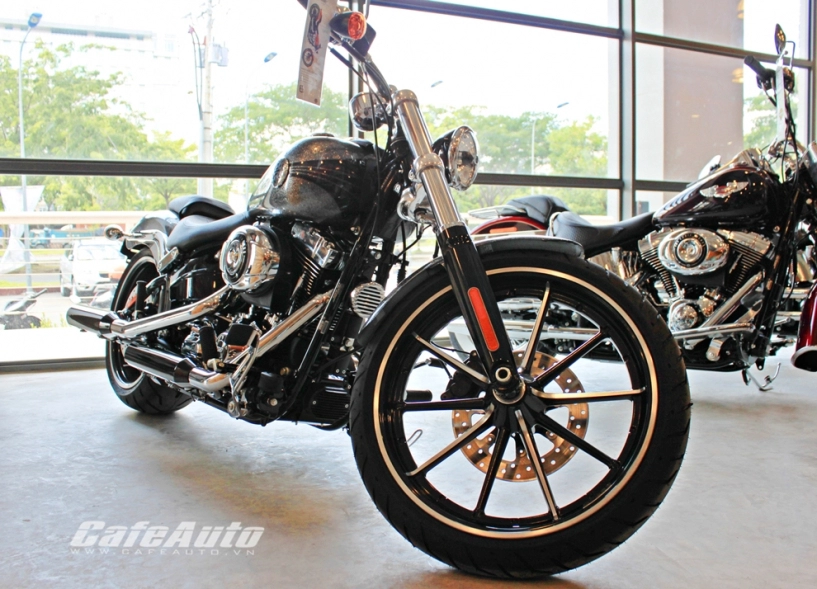 Harley davidson breakout 2014 màu sơn ánh bạc tuyệt đẹp tại sài gòn