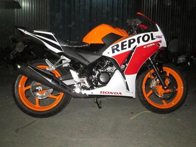 Honda cbr150r 2015 bản repsol đã có mặt tại hà nội