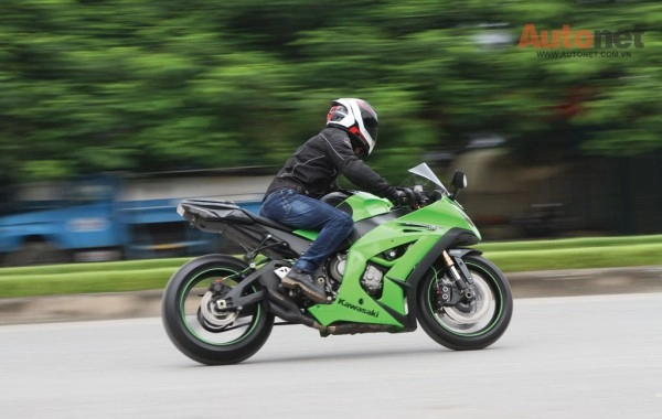 Kawasaki ninja zx-10 một trong những kẻ dẫn đầu về tốc độ