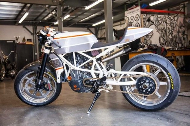 Ktm 690 enduro r độ lạ với phong cách cafe racer