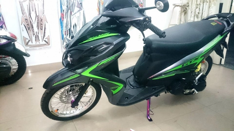 Mio 125 nổi bật trong đêm tối