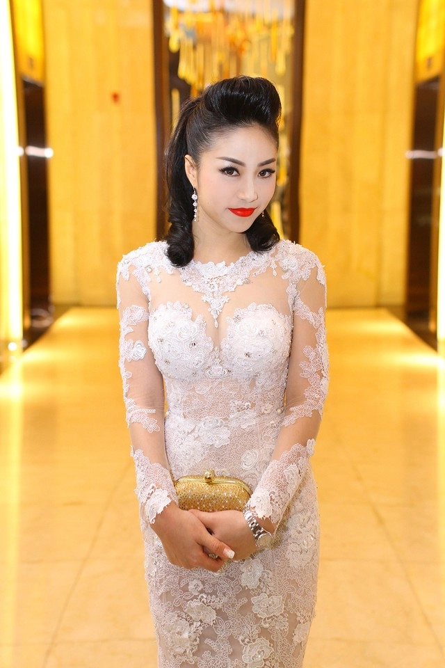 Nhan sắc của bà mẹ 33 tuổi đánh bại cả hot girl