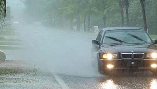 Nhanh nhẹn xử lý khi đi đường gặp trời mưa giông