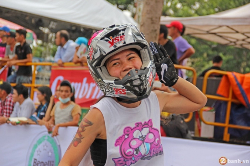 Nhưng bong hông gop phân lam nong lê hôi viêt nam motorbike festival 2014