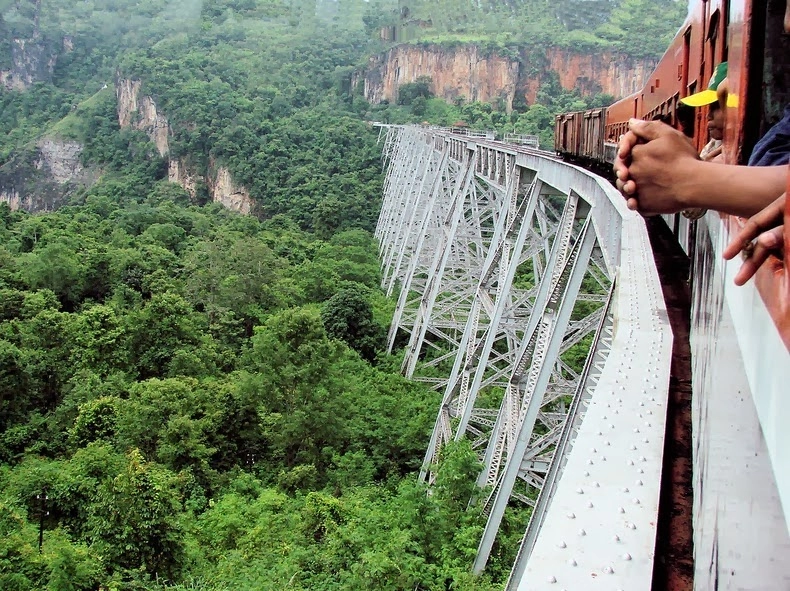 nín thở đi trên cầu cạn goteik cheo leo tại myanmar