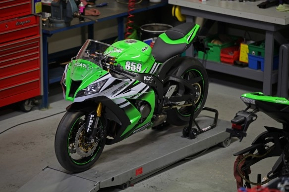 Quyết tâm phá kỷ lục tốc độ 319 kmh của nữ biker trên chiếc ninja zx-10r