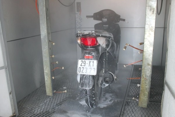 Rửa xe máy tự động made in việt nam