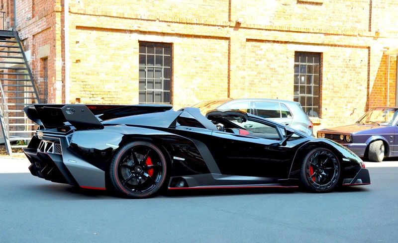 Siêu xe lamborghini veneno roadster đầu tiên đến tay khách hàng