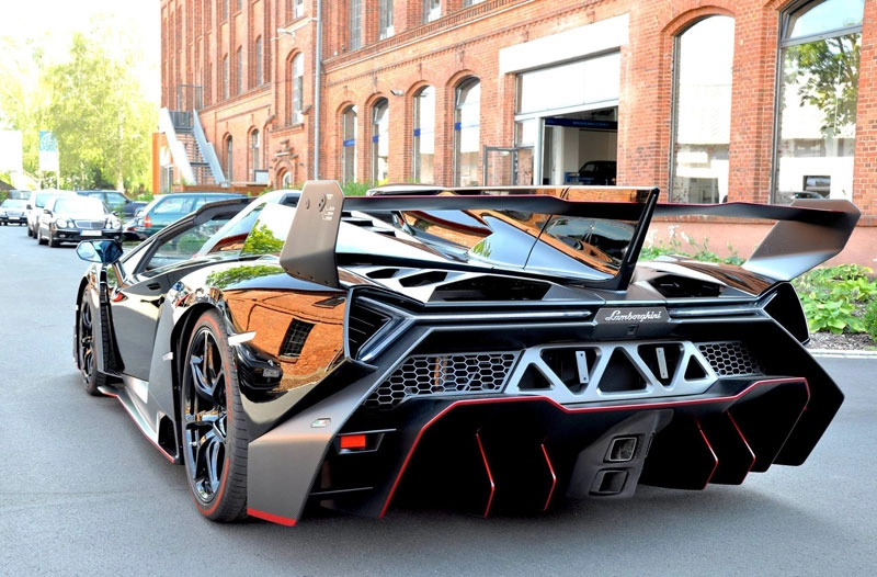 Siêu xe lamborghini veneno roadster đầu tiên đến tay khách hàng