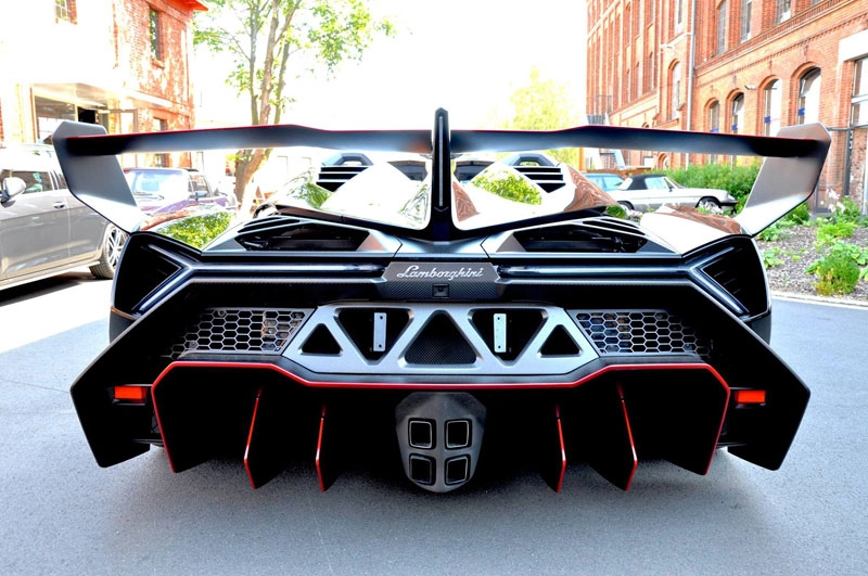 Siêu xe lamborghini veneno roadster đầu tiên đến tay khách hàng