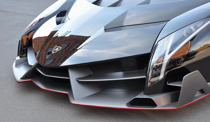 Siêu xe lamborghini veneno roadster đầu tiên đến tay khách hàng