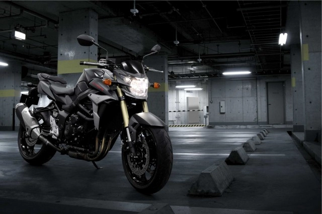 Suzuki gsr750 abs 2015 vừa được ra mắt với giá khoản 350 triệu đồng