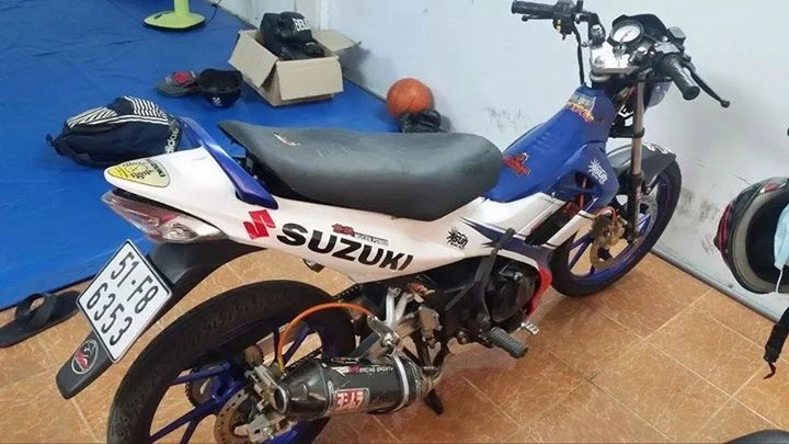 Suzuki raider nhẹ nhàng cùng súng yoshimura