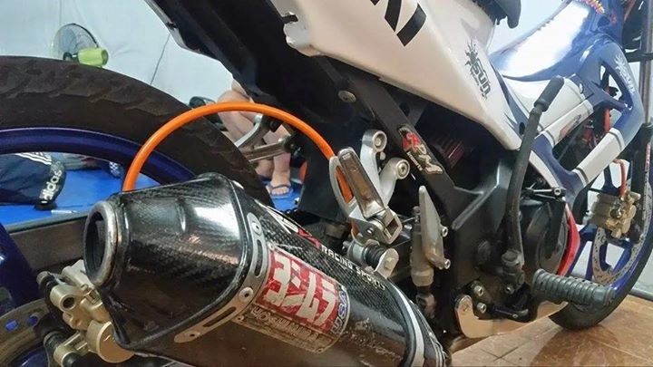 Suzuki raider nhẹ nhàng cùng súng yoshimura