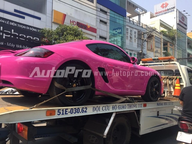 Xuất hiện porsche cayman s màu hồng tại sài gòn