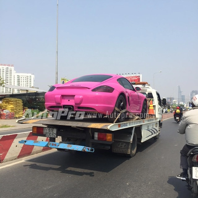 Xuất hiện porsche cayman s màu hồng tại sài gòn