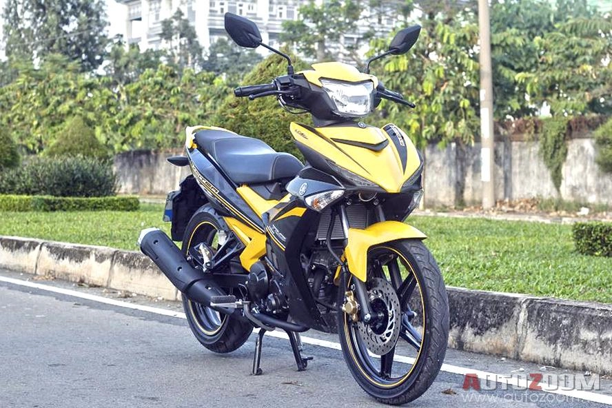 Yamaha exciter 150 khoe dáng cùng nắng nhẹ sài gòn