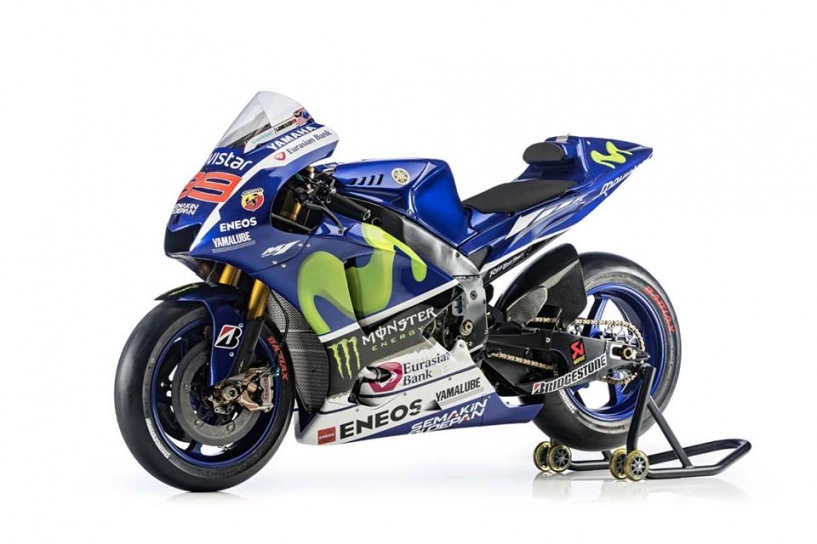 Yamaha m1 2015 khoát bộ áo mới chuẩn bị cho giải đua motogp