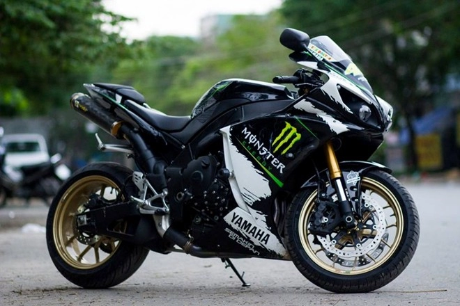 Yamaha r1 độ phong cách monster của chàng biker việt